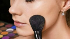 Yüz ve Cilt Lekelerini Makyajla Kapatma