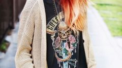 Grafik Desenler İle Sonbahar Sokak Stilleri