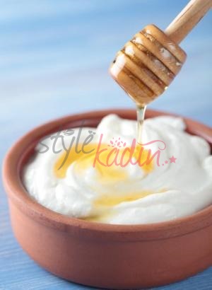 img_how_to_make_a_honey_and_yogurt_face_mask_for_acne_6382_300
