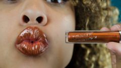 Esmer Tenli Bayanlar İçin Mükemmel Ruj Renkleri