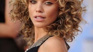 20 Farklı Tatlı Permalı Saç Stilleri