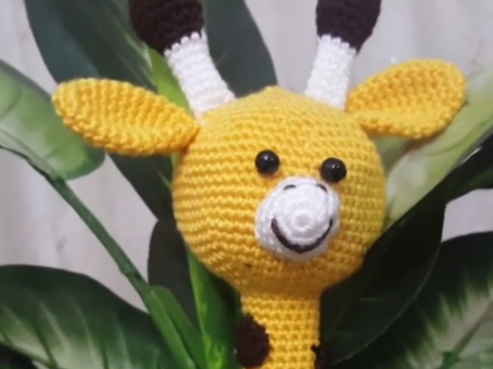 Çıngıraklı Zürafa Amigurumi Tarifi