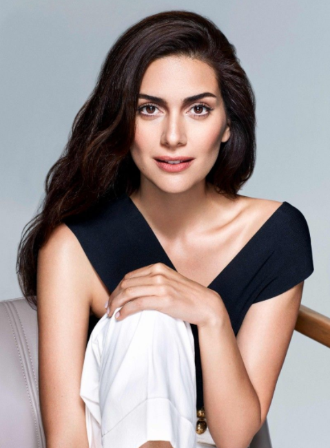 Bergüzar Korel Saç Rengi