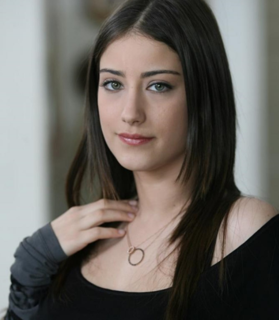 Hazal Kaya Saç Rengi