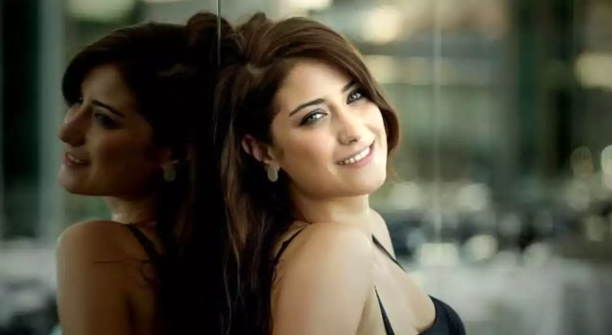 Hazal Kaya Saç Rengi