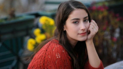 Hazal Kaya Saç Rengi