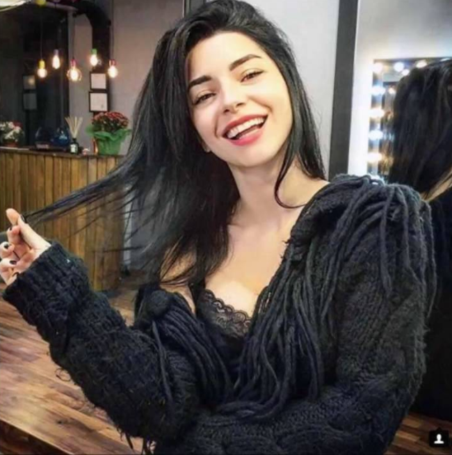 Merve Boluğur Saç Rengi