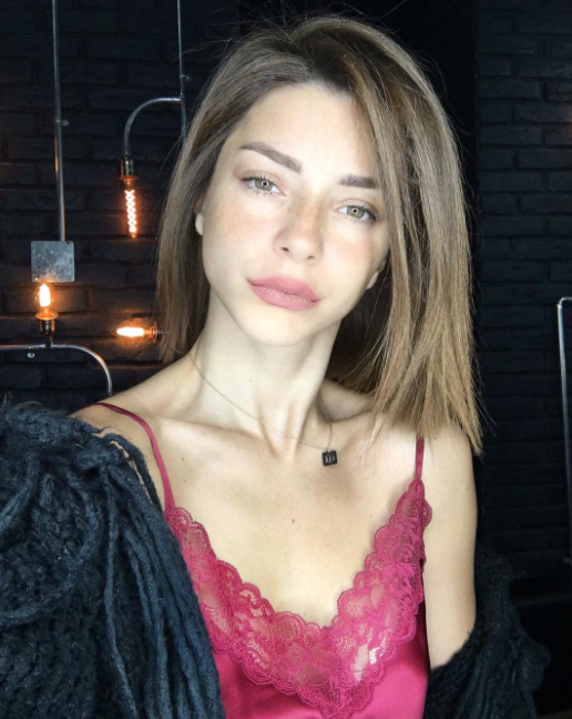 Merve Boluğur Saç Rengi