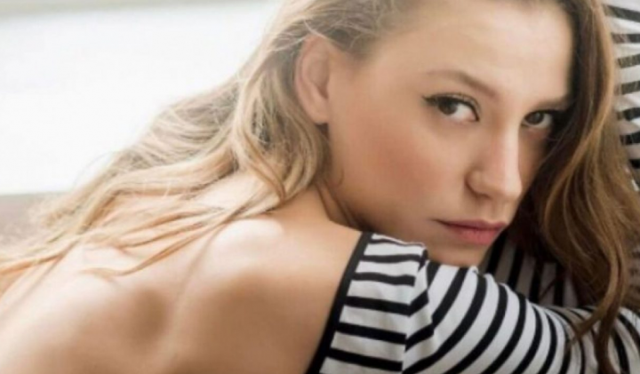 Serenay Sarıkaya Saç Rengi Nedir?