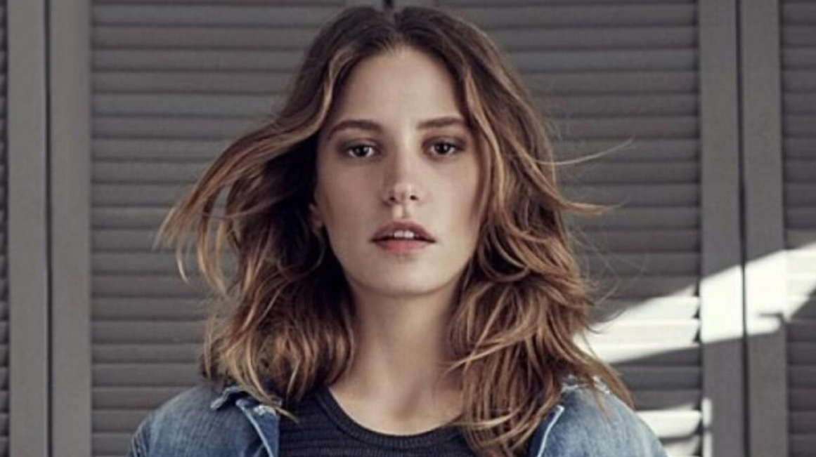 Serenay Sarıkaya Saç Rengi Nedir?
