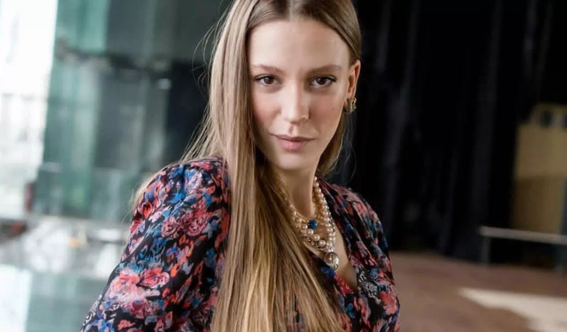 Serenay Sarıkaya Saç Rengi Nedir?