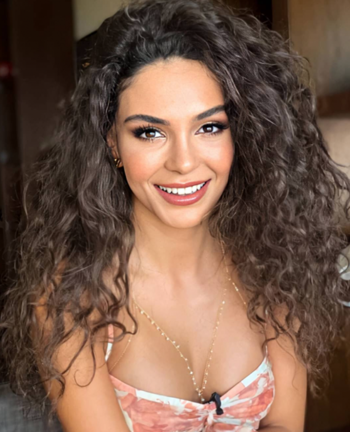 Ebru Şahin Saç Modeli